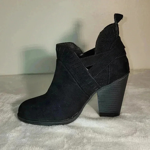 Daisy Fuentes heeled booties NWOB - Picture 3 of 7